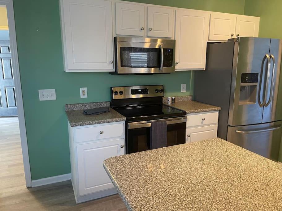 Adorable 3Br/2Ba W/ Garage 2Min Walk Ecu Health Βίλα Γκρίνβιλ Εξωτερικό φωτογραφία