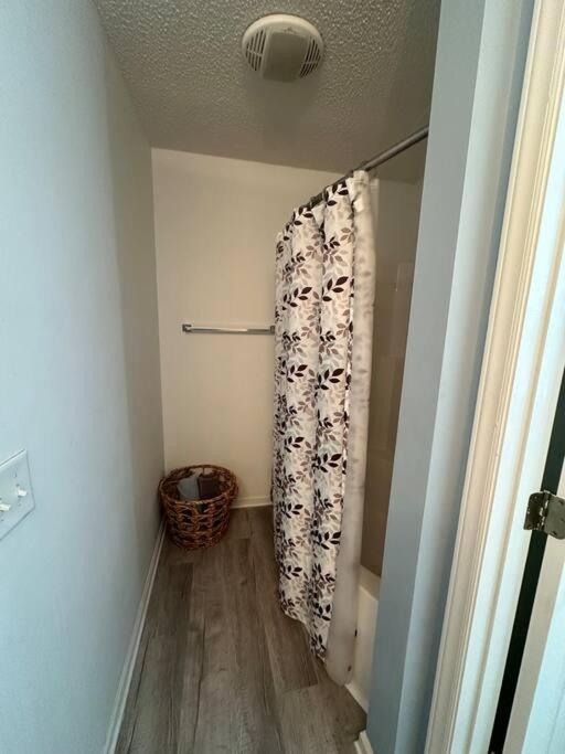 Adorable 3Br/2Ba W/ Garage 2Min Walk Ecu Health Βίλα Γκρίνβιλ Εξωτερικό φωτογραφία