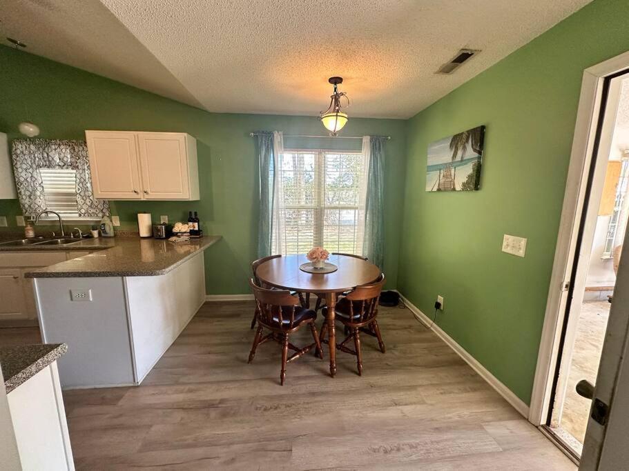 Adorable 3Br/2Ba W/ Garage 2Min Walk Ecu Health Βίλα Γκρίνβιλ Εξωτερικό φωτογραφία