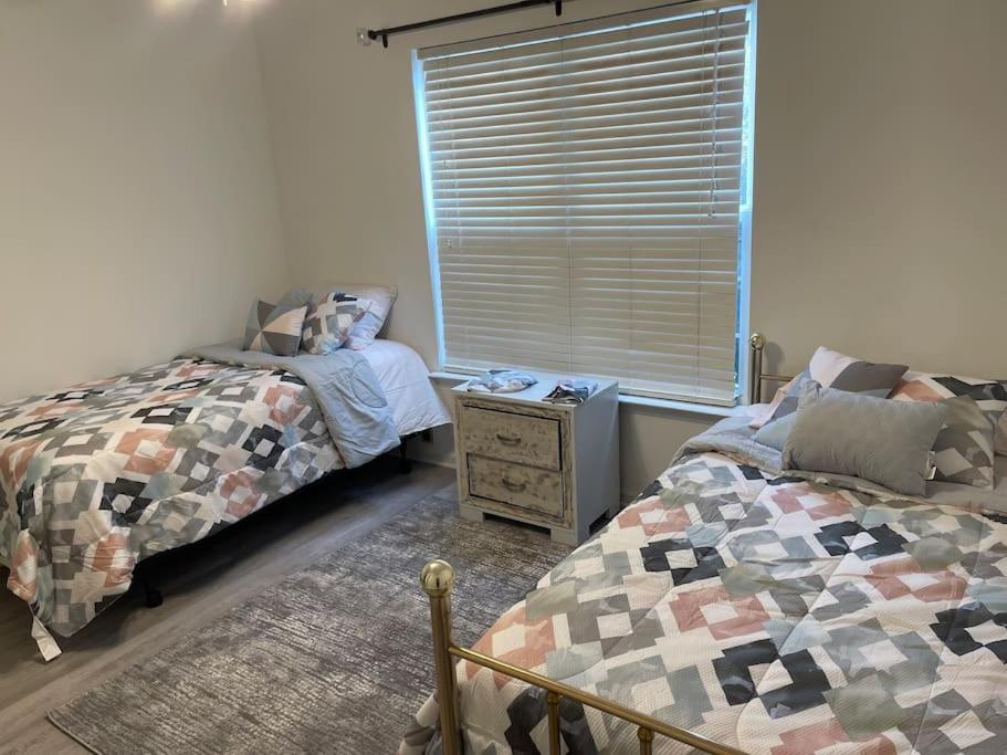 Adorable 3Br/2Ba W/ Garage 2Min Walk Ecu Health Βίλα Γκρίνβιλ Εξωτερικό φωτογραφία
